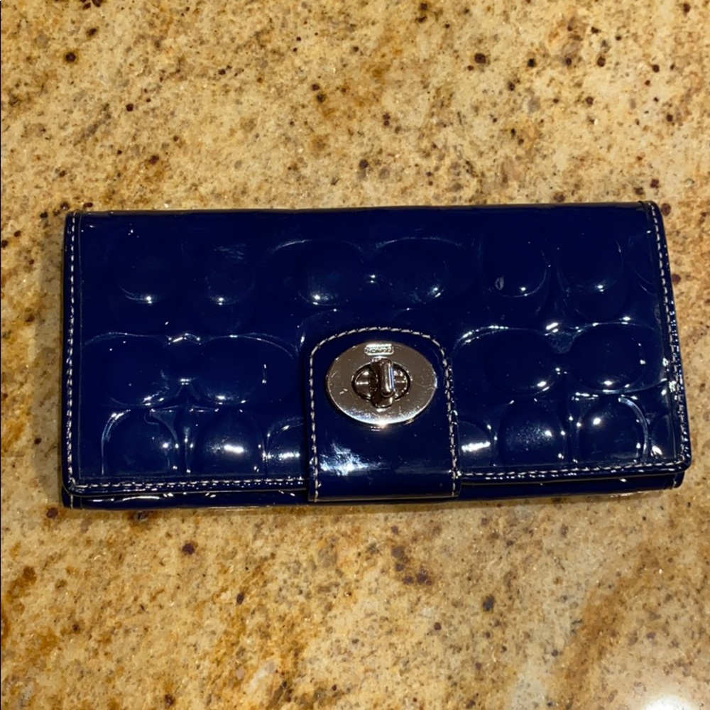 NWOT Coach Navy Vinyl Wallet with Silver Clasp
